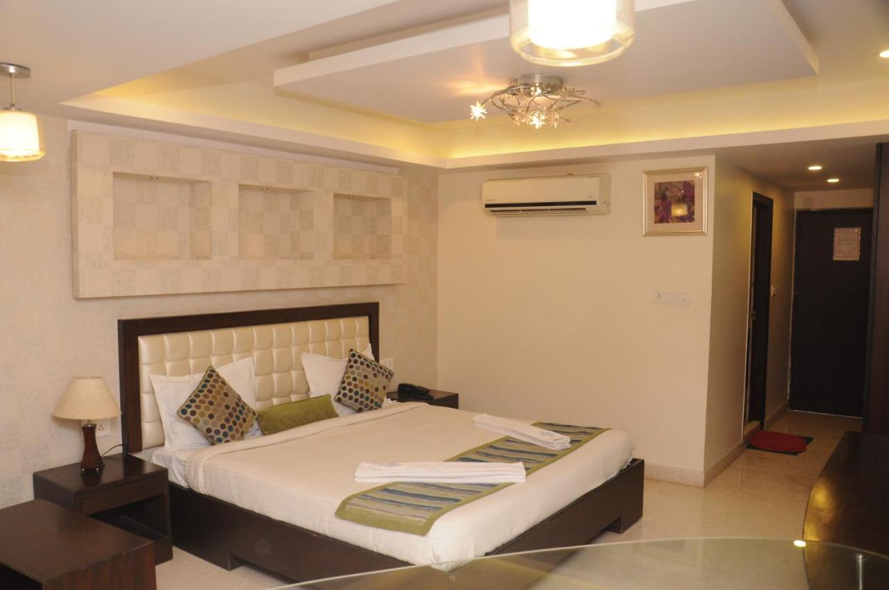 Suvarna Regency Hassan Exterior photo